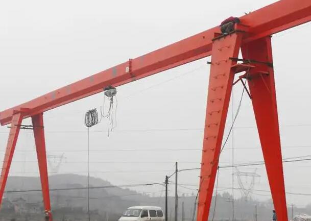 想订制龙门吊，先要告知生产厂家自身工业厂房的高度