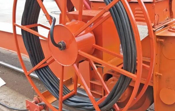 龙门吊电缆总是易折断，是什么原因造成的?