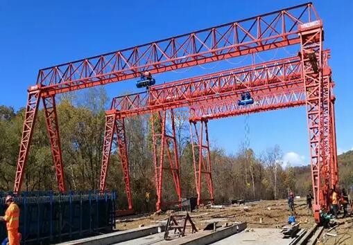 吊钩门式起重机是啥？门式起重机作业时怎样稳钩？