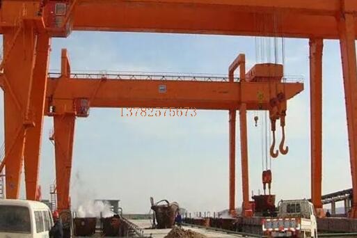 集装箱门式起重机有哪些特点？有什么好处？